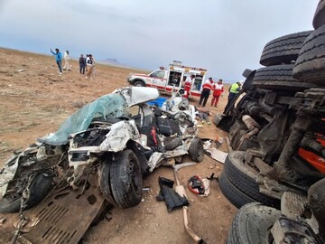 برخورد پژو با کامیون در جاده قدیم قزوین–ابهر جان ۶ نفر را گرفت