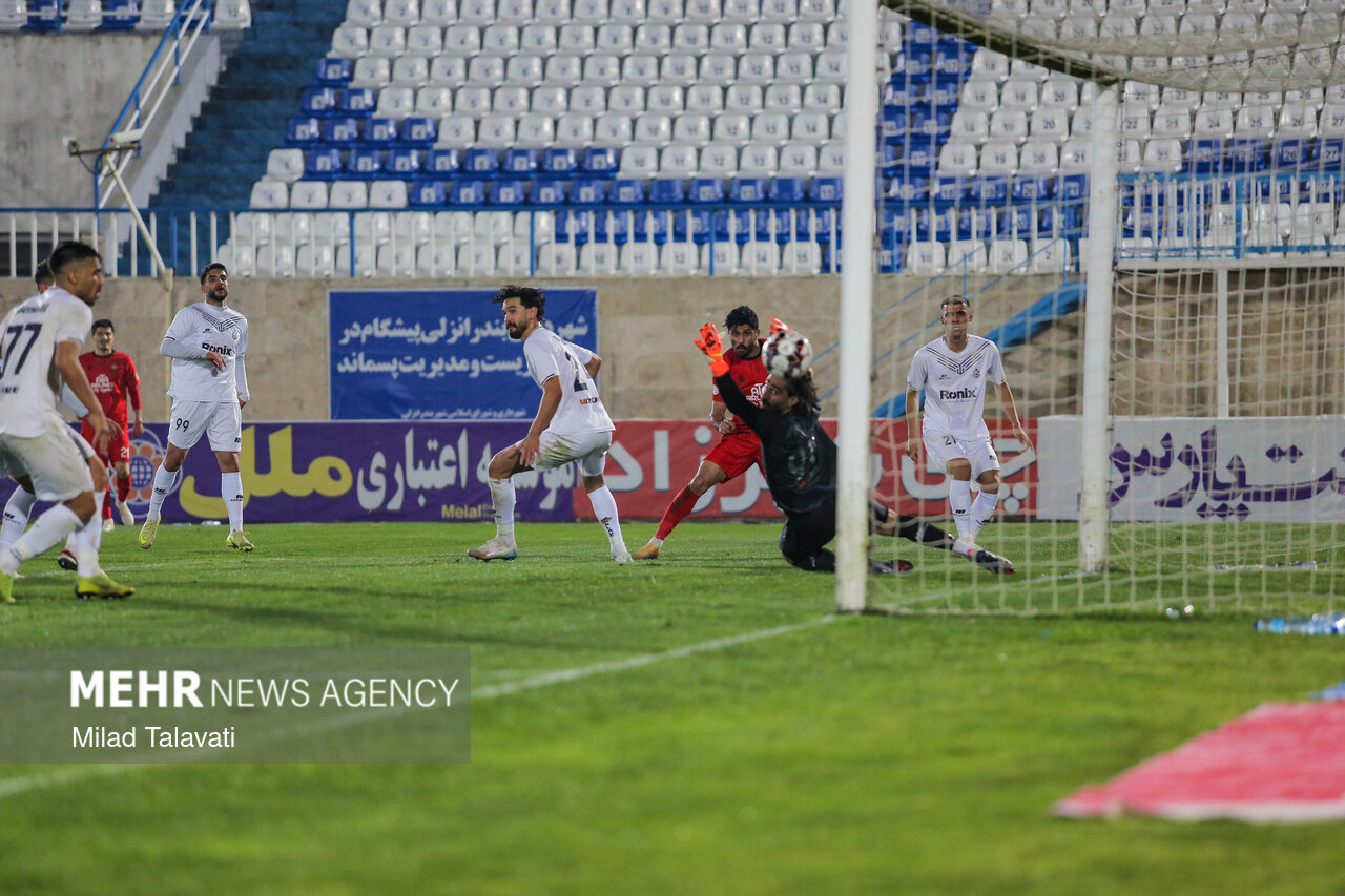 تک گل تراکتور مقابل گل‌ گهر در نیمه اول