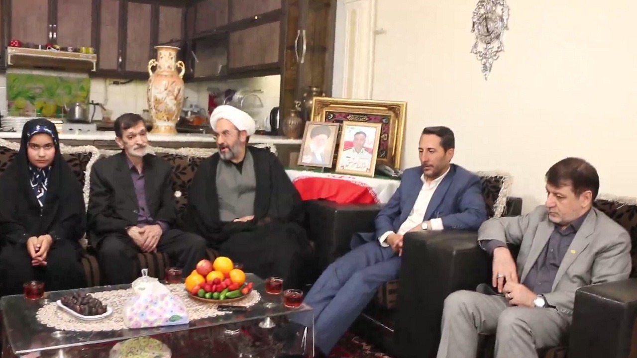 دیدار رئیس کل دادگستری آذربایجان شرقی با خانواده سرهنگ شهید ناصر شفق