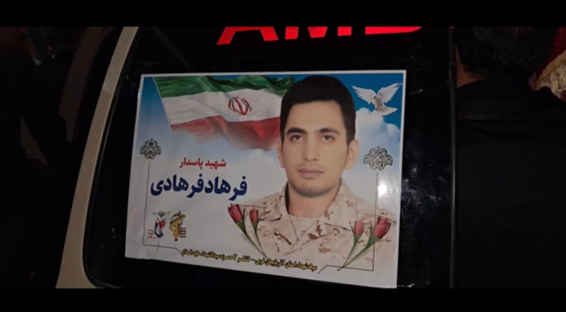 پیکر پاک شهید فرهاد فرهادی در تجمع شبانه ارومیه تشییع شد