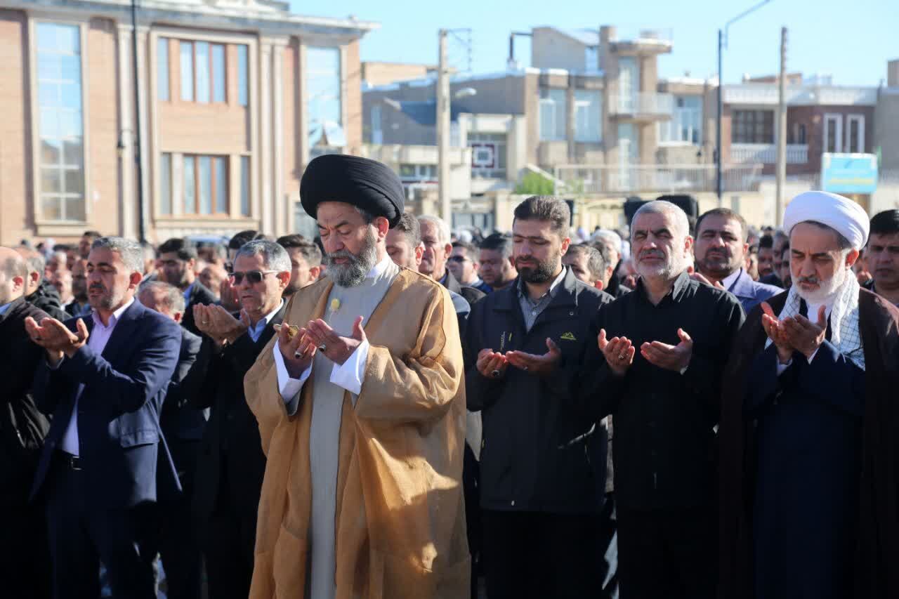 شکوه بندگی در نماز عید قربان استان اردبیل