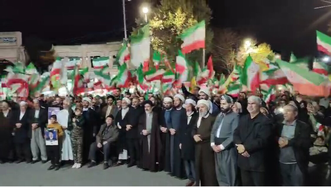 تجمع حماسی مردم ارومیه در لبیک به ندای رهبری