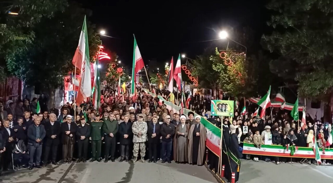 مردم سلماس همچنان پای انقلاب ایستاده اند