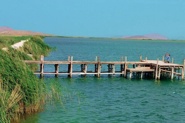 سرریز تالاب سولدوز نقده پس از ۱۵ سال؛ آب مازاد راهی دریاچه ارومیه شد