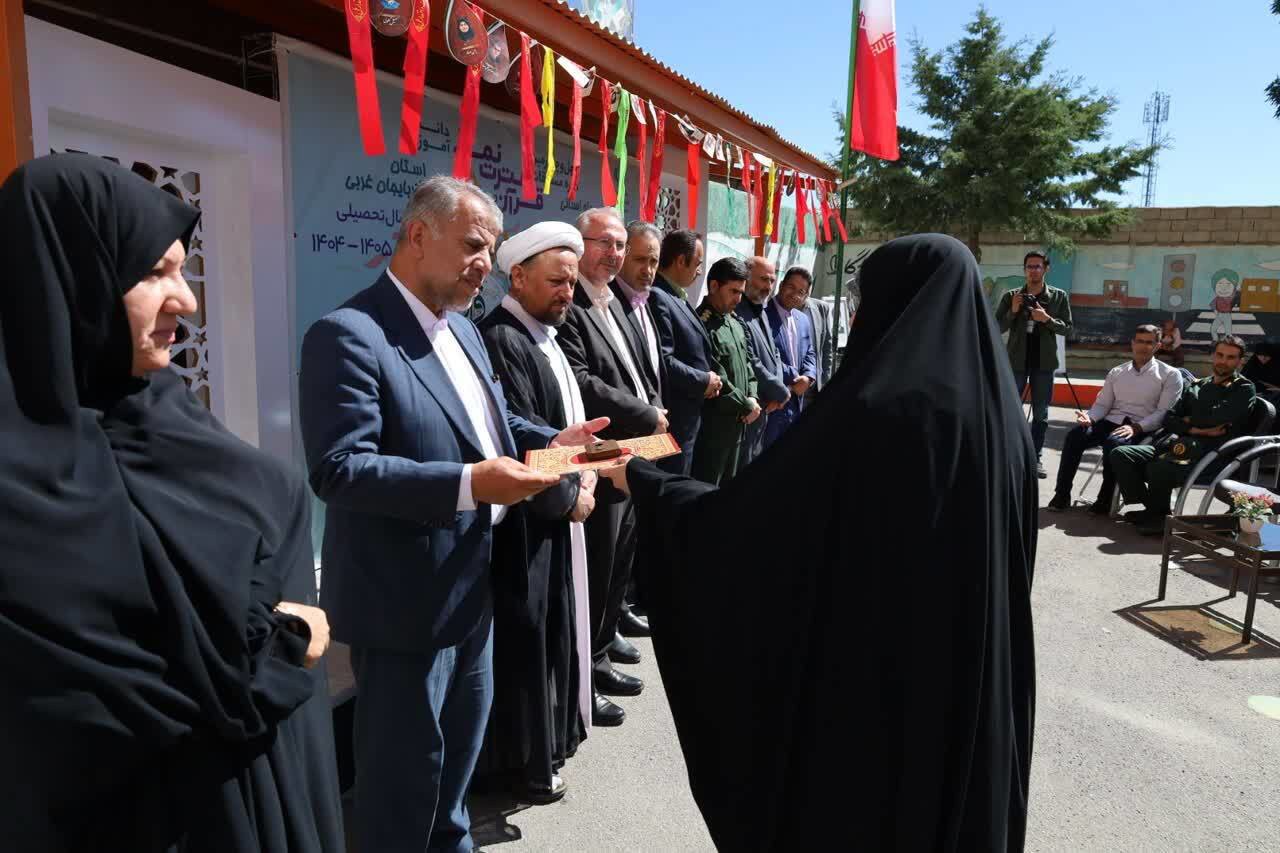 نقده میزبان مسابقات قرآن، عترت و نماز دانش‌آموزان دختر آذربایجان‌غربی