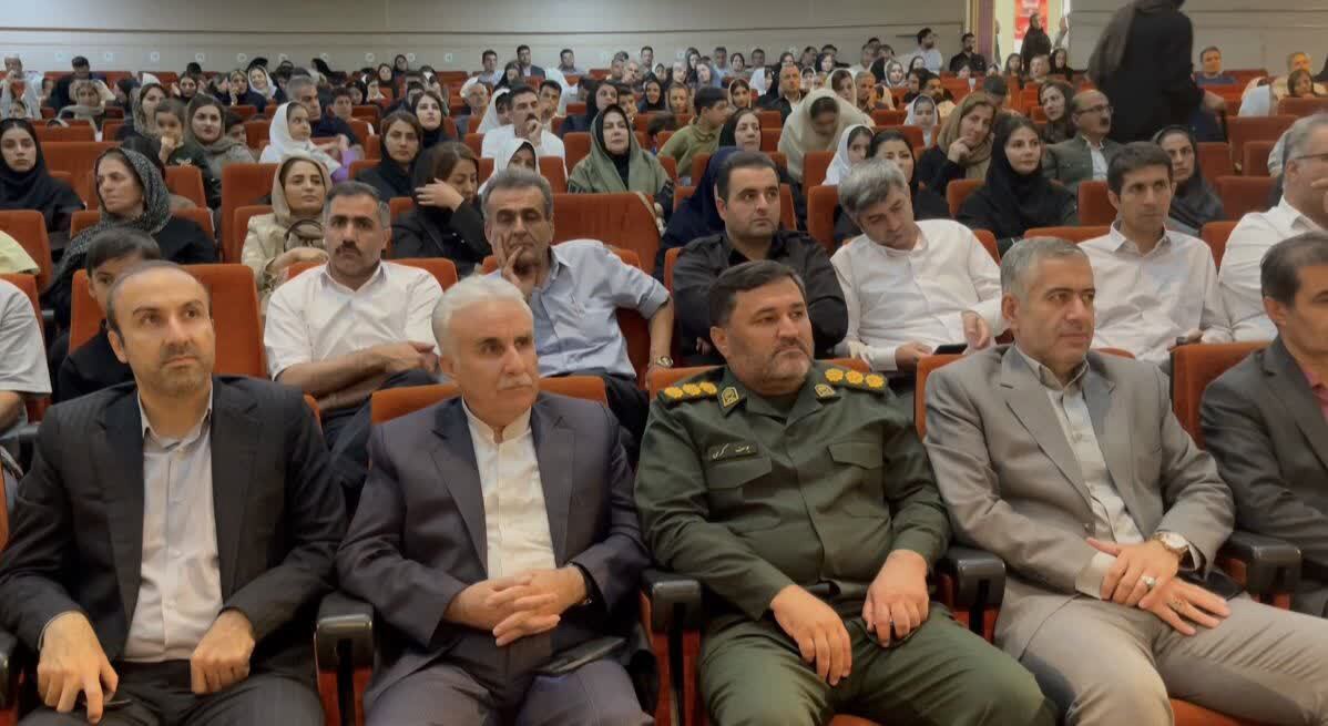 تجلیل از معلمان و دانش‌آموزان برتر جشنواره‌های مقطع ابتدایی شهرستان بوکان