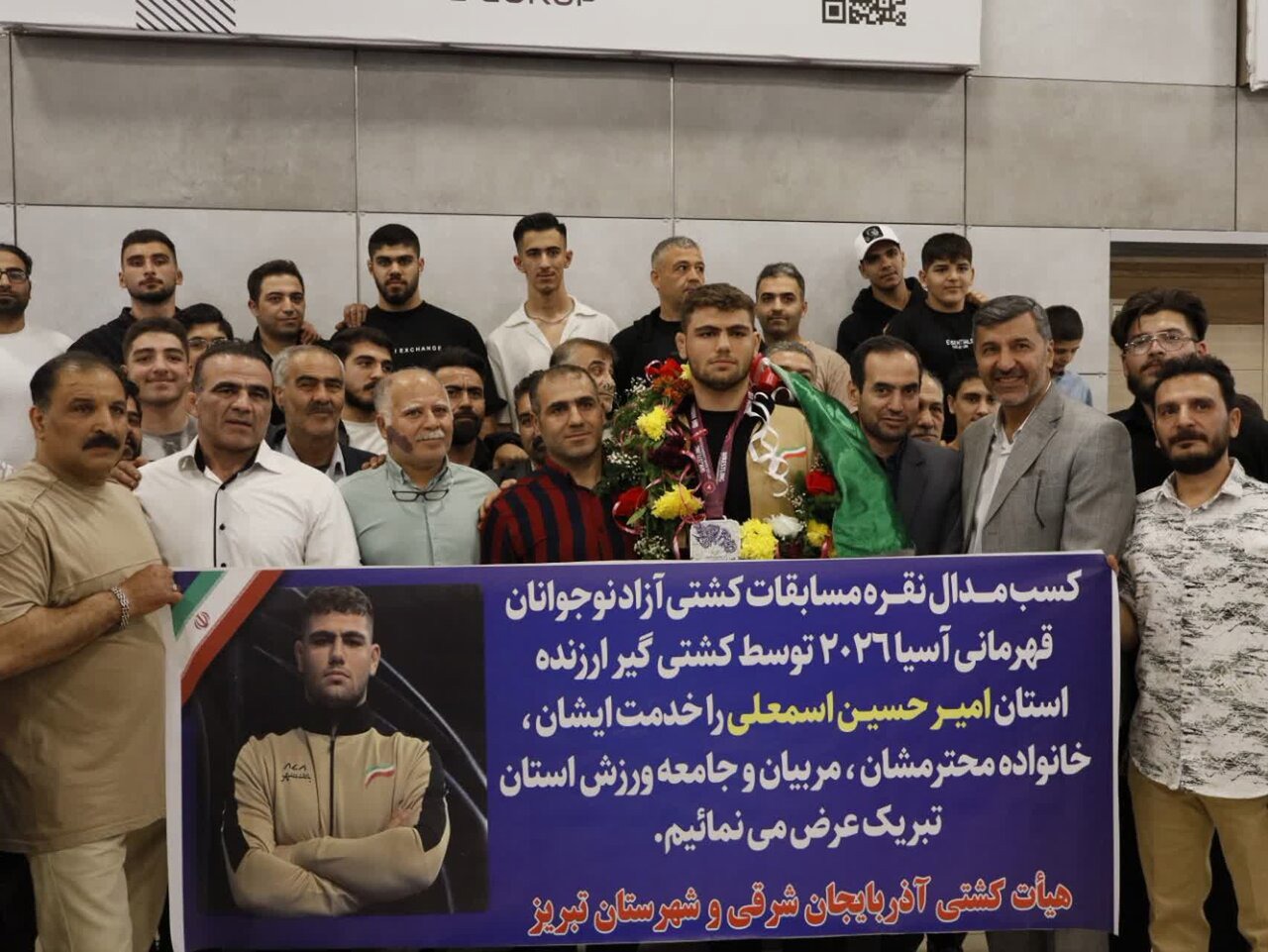 استقبال رسمی از نایب‌قهرمان نوجوان کشتی آزاد آسیا در فرودگاه تبریز
