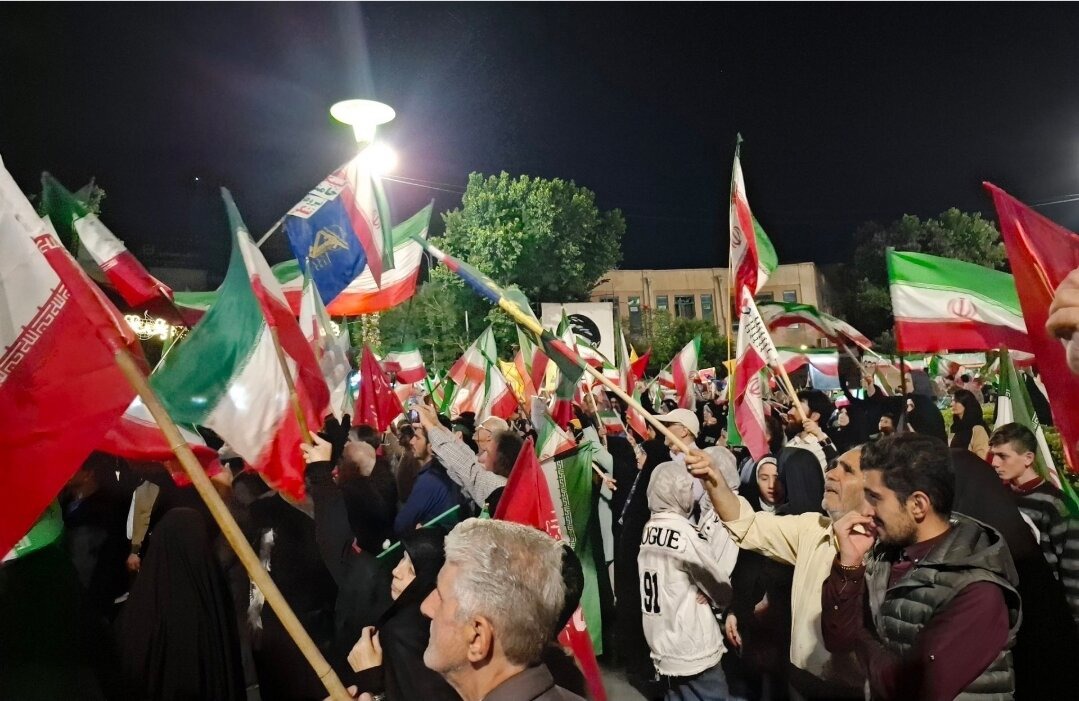 صد شب، صدحماسه؛ مردم تبریز همچنان پای کار انقلاب ایستاده‌اند