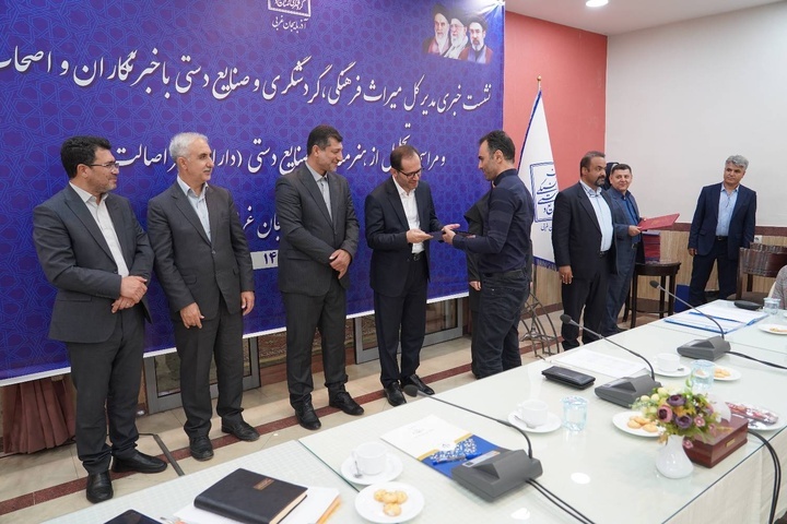 پیام آذری