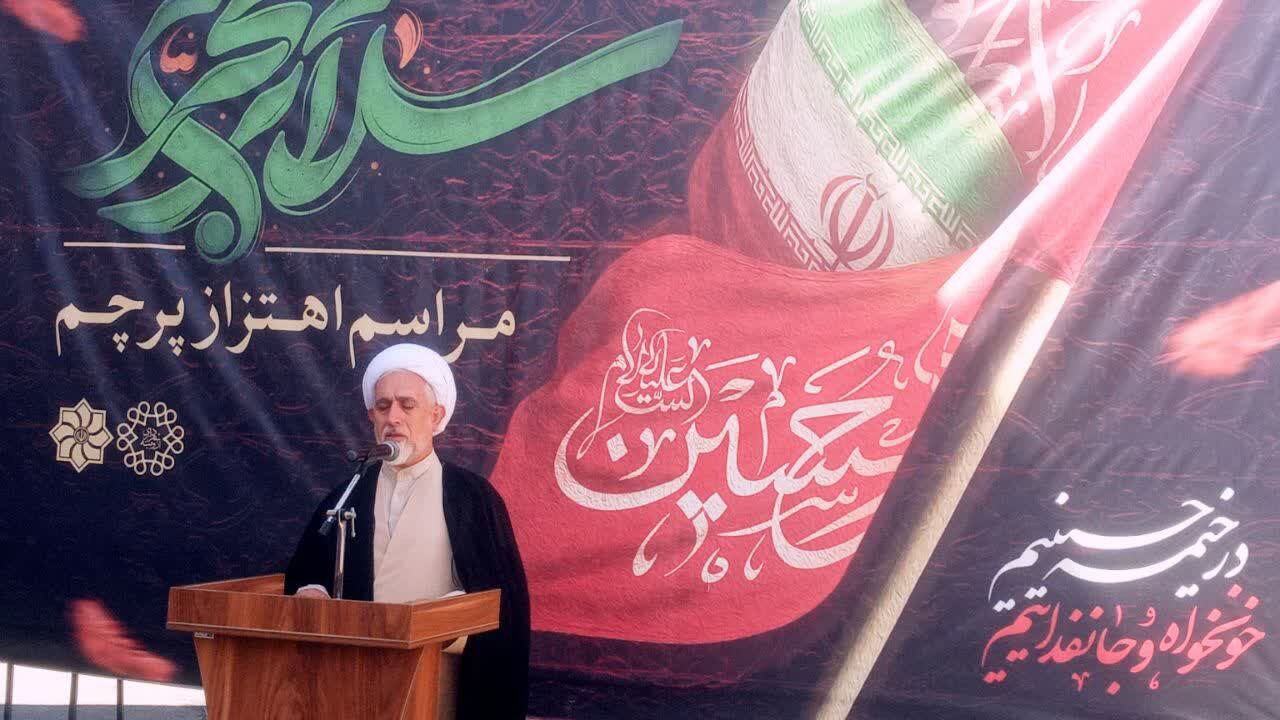 حجت الاسلام مومن: پیام عاشورا در مسایل روز جامعه جاری شود