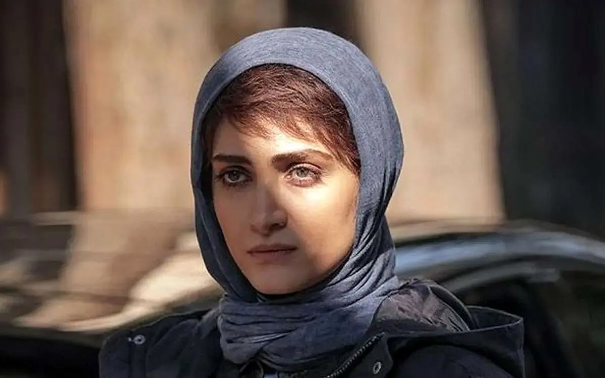 گریم الناز ملک در پشت صحنه یک فیلم سینمایی