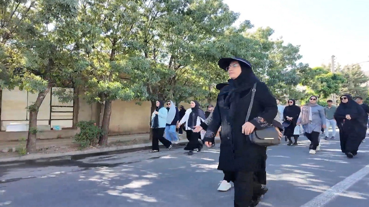 برگزاری همایش پیاده‌روی خانوادگی در هادیشهر