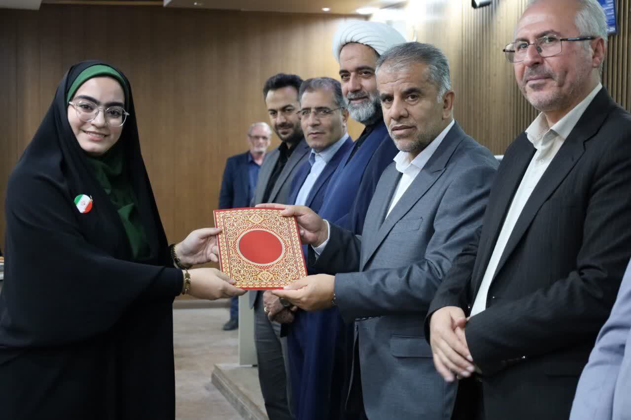 تجلیل از منتخبان مسابقات دانش آموزی و فرهنگیان  قرآن، عترت و نماز  آذربایجان غربی