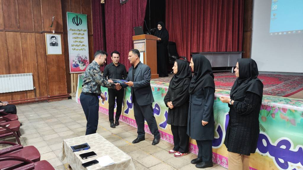 پیام آذری