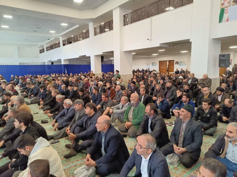 امام جمعه اردبیل: تشییع رهبر شهید، همه پرسیِ واقعی برای انتخاب جمهوری اسلامی است