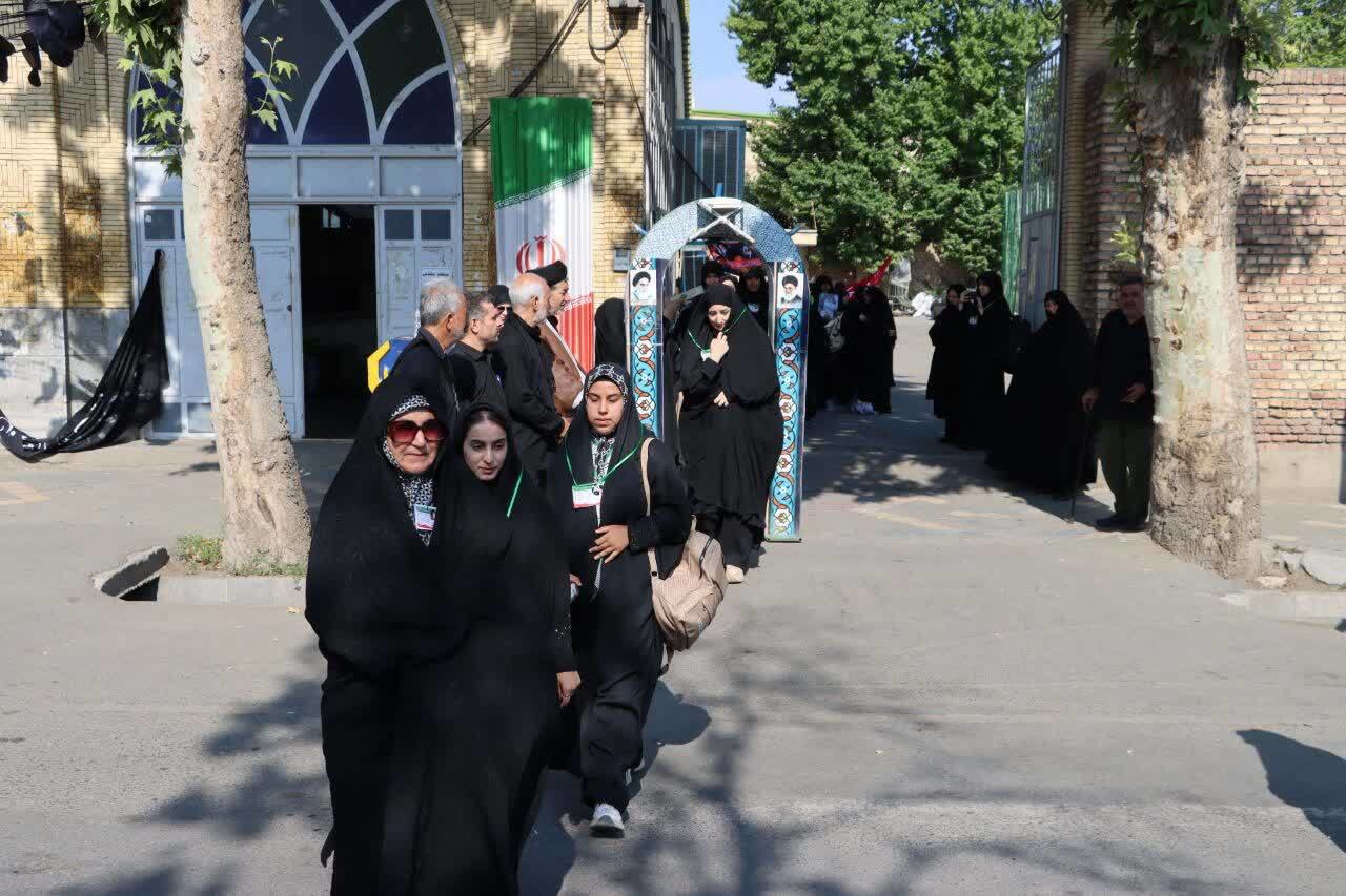 اعزام کاروان‌های مردمی خوی برای تشییع پیکر رهبر شهید به تهران