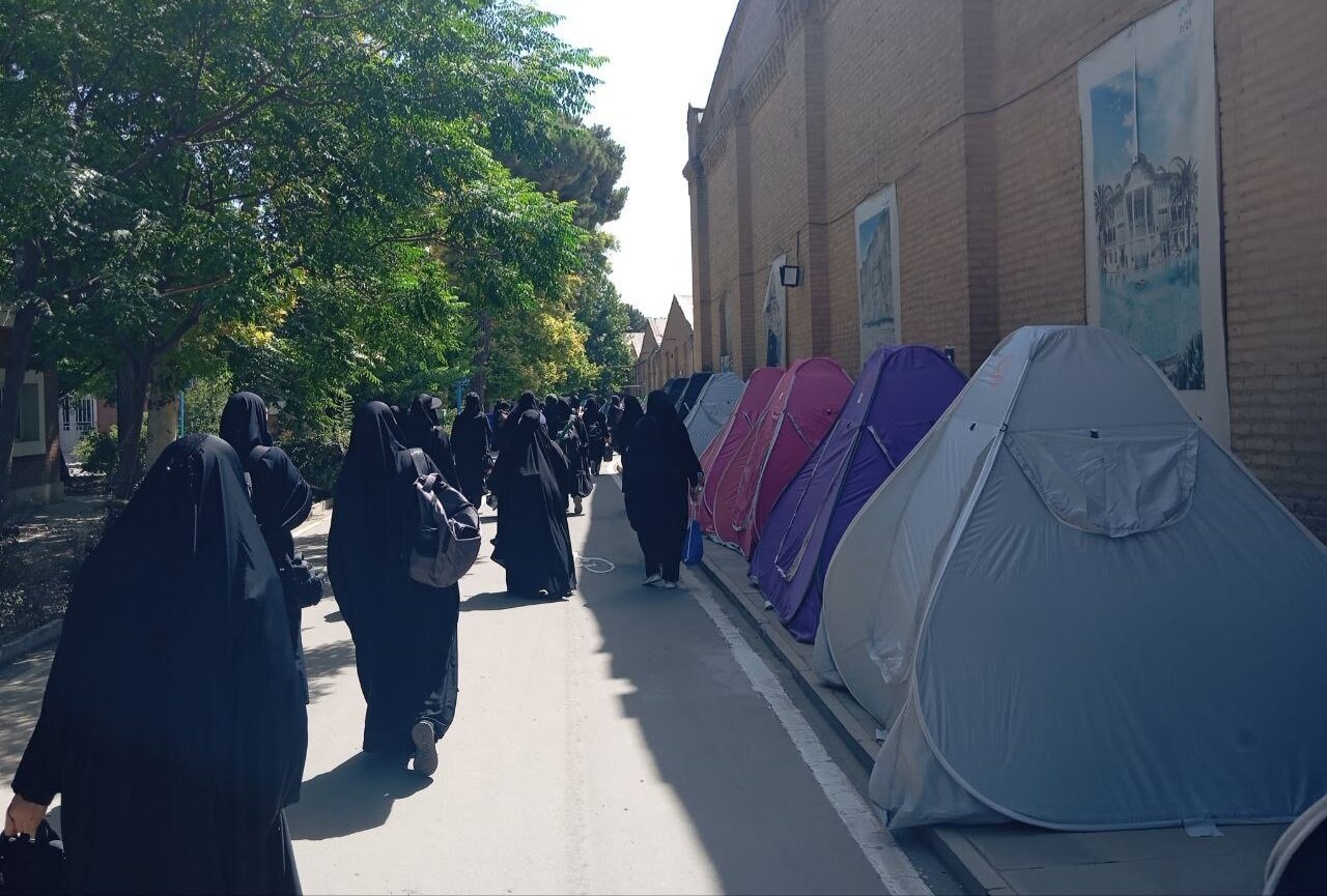 استقرار زائران آذربایجان شرقی در بوستان ولایت تهران برای آیین وداع