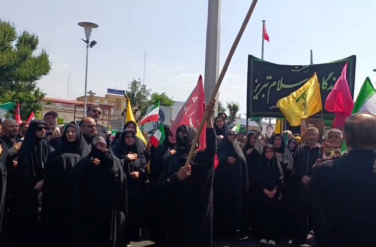 آغاز مراسم بزرگداشت رهبر شهید انقلاب با حضور گسترده مردم تبریز