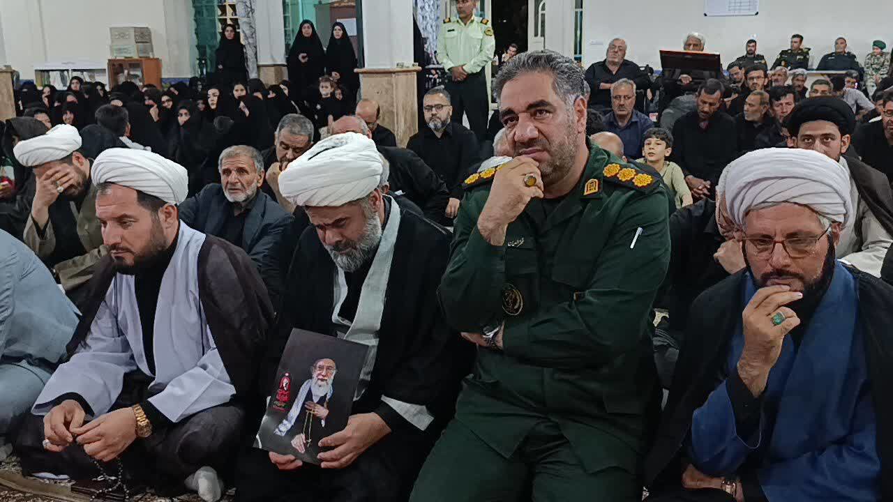 تجمع مردم باروق آذربایجان غربی، برای وداع با رهبر شهیدانقلاب