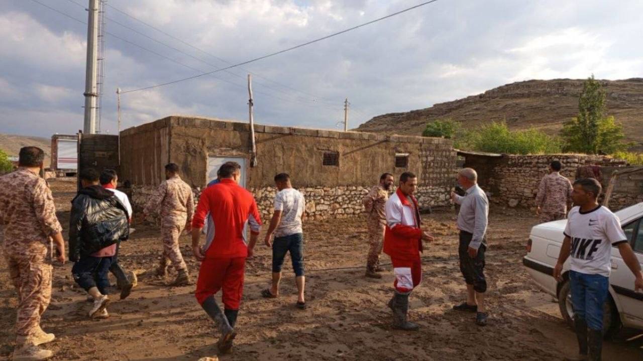 امدادرسانی هلال‌احمر آذربایجان‌غربی به آسیب دیدگان سیل تابستانی