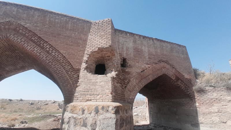 تخریب پل تاریخی قیرمیزی کورپی اردبیل توسط سوداگران گنج