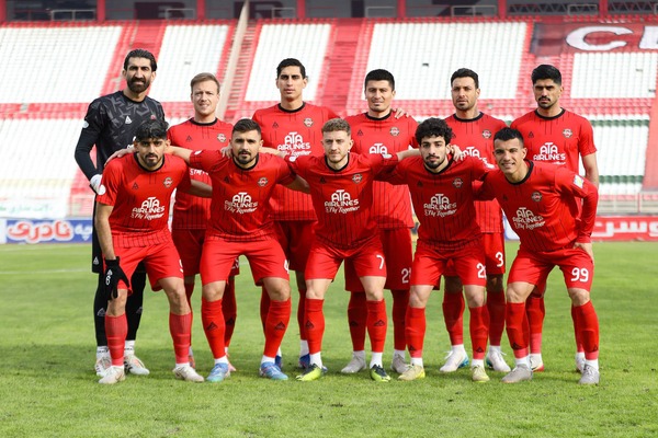 ستاره‌های تراکتور ماندنی شدند
