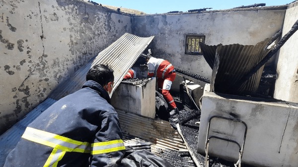جان‌باختن یک نفر در حادثه آتش‌سوزی خانه‌باغ در اردبیل