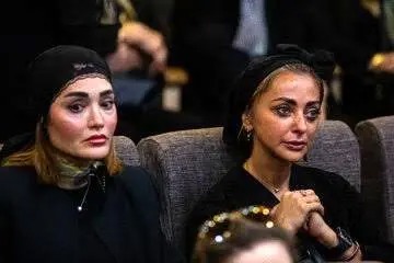 بی‌ قراری و اشک‌های نفیسه روشن در یادبود اکبر عبدی
