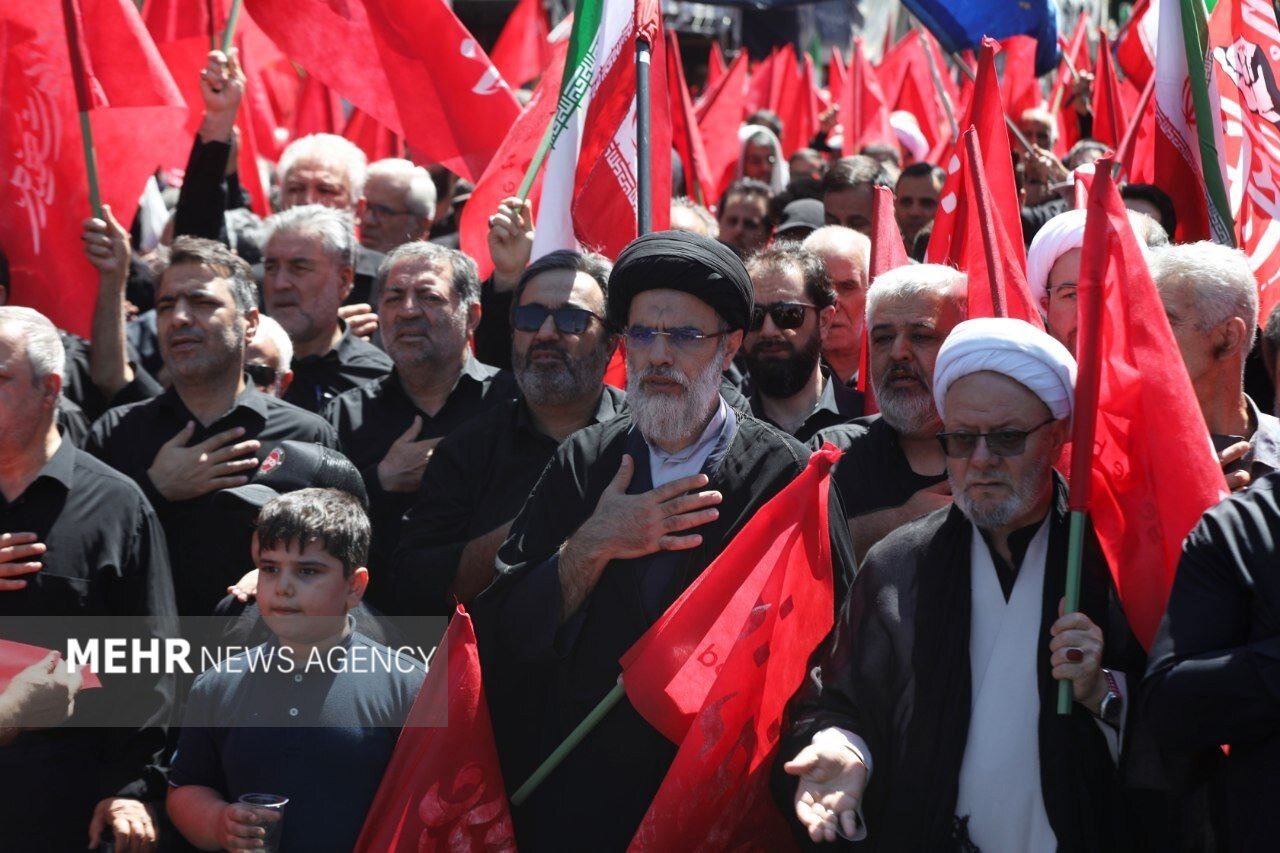 تبریز هم‌قدم با زائران کربلا؛جلوه‌ عاشقی در راهپیمایی جاماندگان اربعین