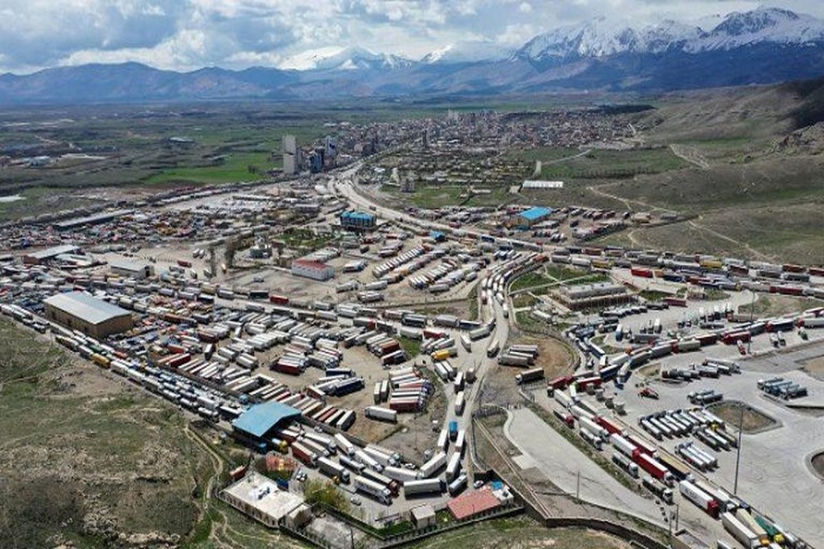افزایش  ۱۳۰ درصدی صادرات از گمرک بازرگان ماکو