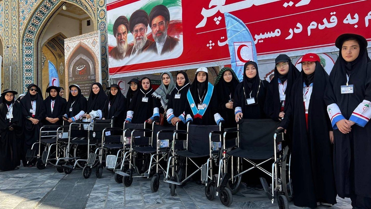 خدمت رسانی جوانان هلال‌احمر آذربایجان‌شرقی به زائران رضوی