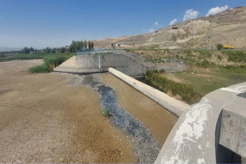 کاهش آب و اکسیژن علت مرگ‌ ماهیان بند الماس اردبیل اعلام شد