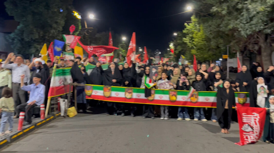 حماسی آفرینی شبانه سلماسی‌ها در حمایت از رهبری و انقلاب