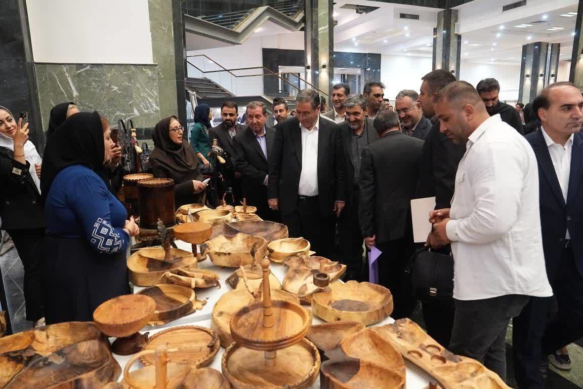 بازدید استاندار آذربایجان‌غربی از نمایشگاه صنایع‌دستی ارومیه