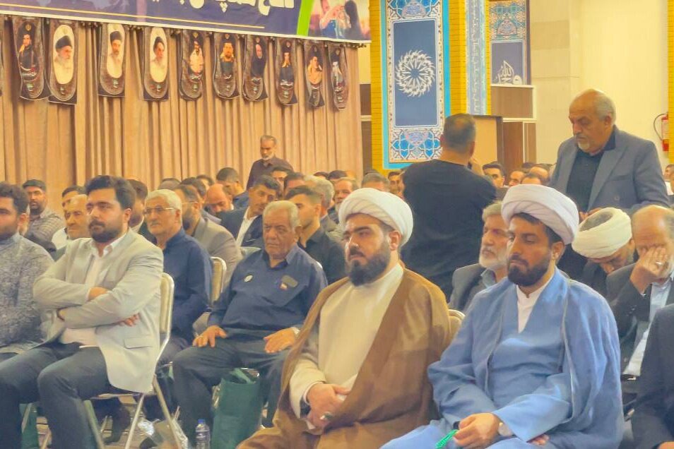 تجلیل از صداهای ماندگار میدان در گلزار شهدای وادی رحمت تبریز