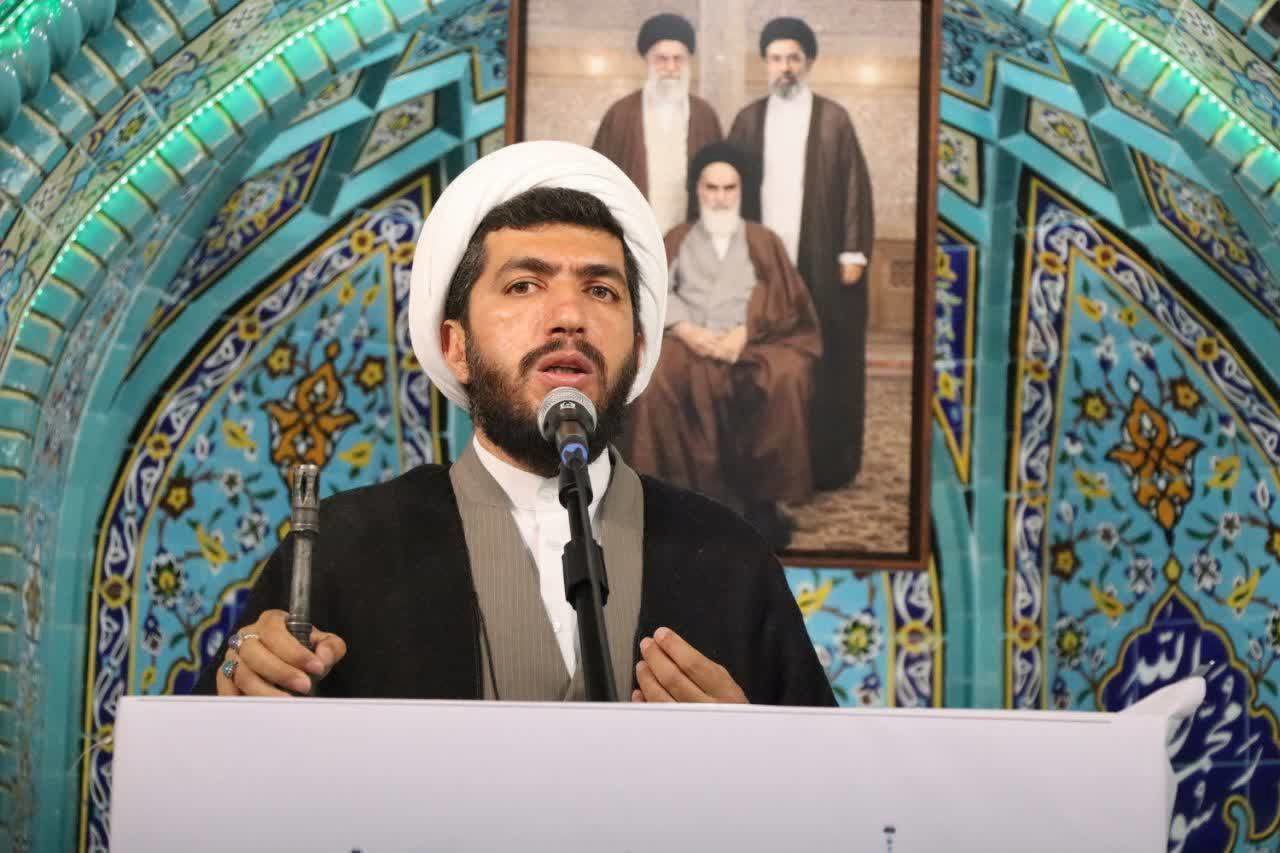امام جمعه تکاب: استعمار انگلیس را در رفتارامروز آمریکا می بینیم