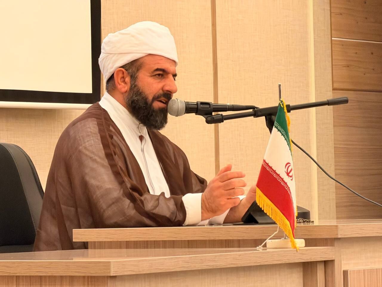 امام جمعه اهل سنت ارومیه: وحدت شیعه و سنی ضامن امنیت و اقتدار کشور است