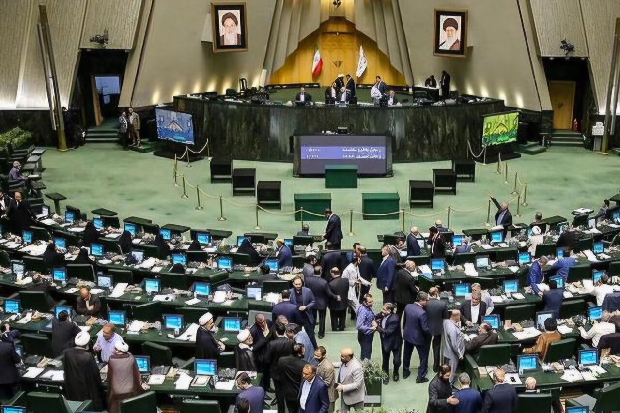 طرح تعطیلی پنجشنبه‌ها به صحن مجلس باز می‌گردد