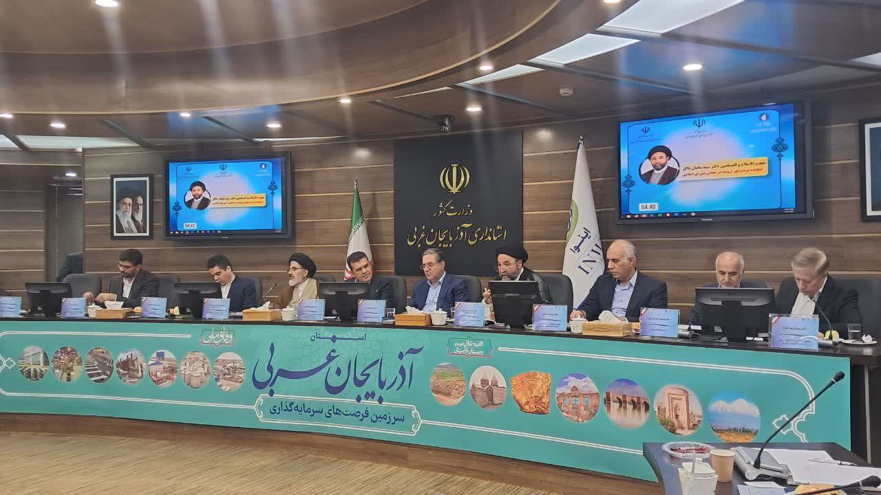 نخبگان باید در حل مسائل آذربایجان‌غربی نقش‌آفرین باشند