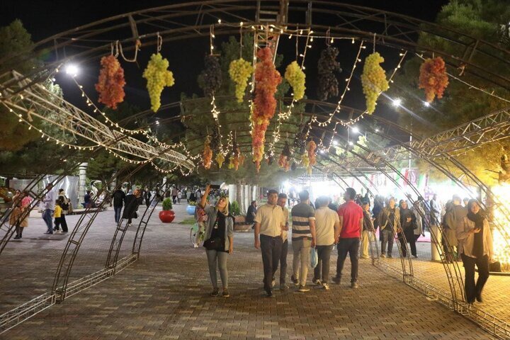 شهردار ارومیه: بدنبال ثبت ملی جشنواره انگور ارومیه هستیم