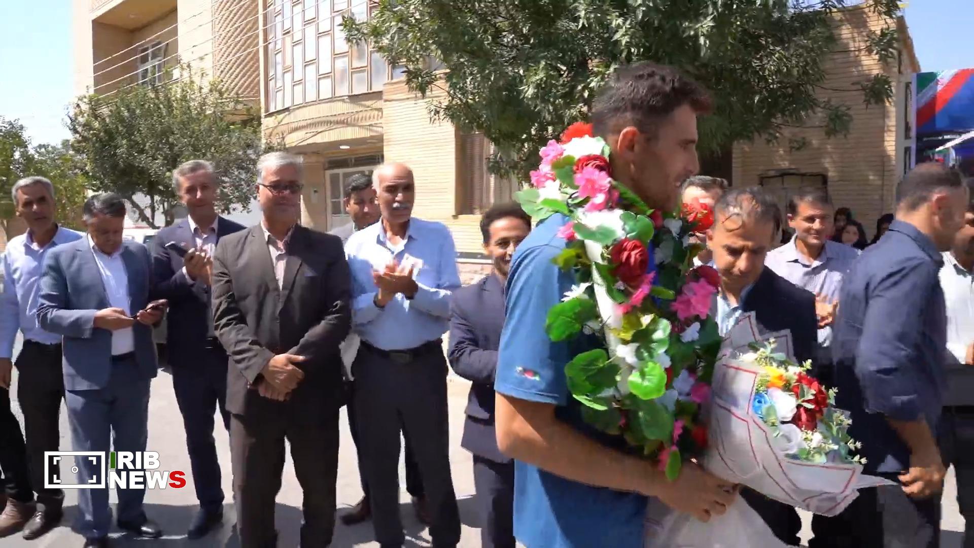 پیام آذری