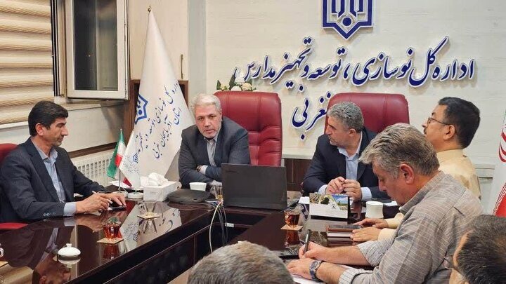 فرماندار ارومیه: طرح های آموزشی بالای ۹۵ درصد پیشرفت تعیین تکلیف شوند