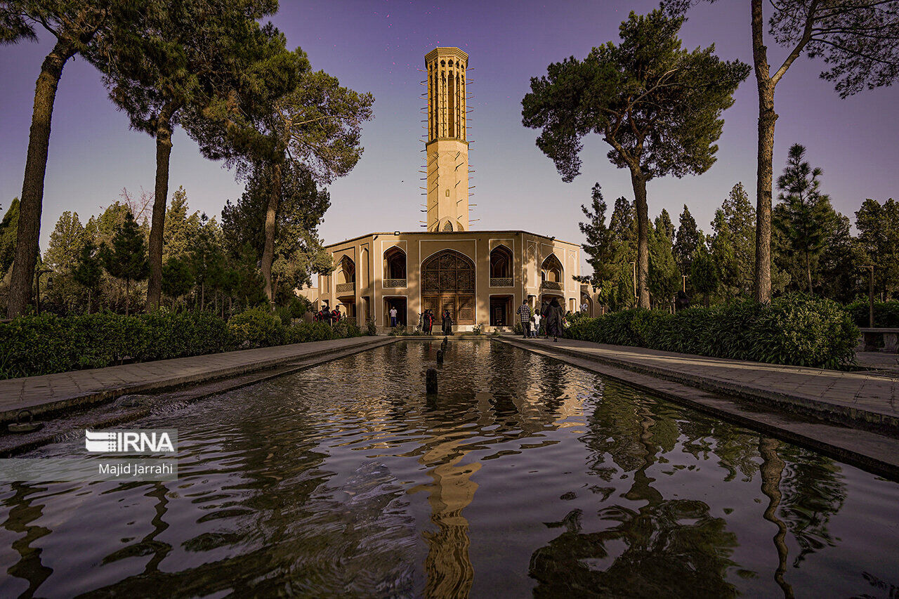 قفل ثبتی ۵۰ ساله باغ جهانی دولت‌آباد یزد گشوده شد