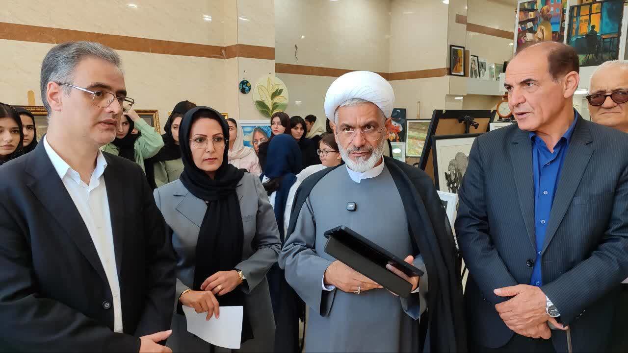 بازدید نماینده مردم شهرستان‌های تکاب و شاهیندژ در مجلس از نمایشگاه نقاشی ۶۰ هنر آموز تکابی