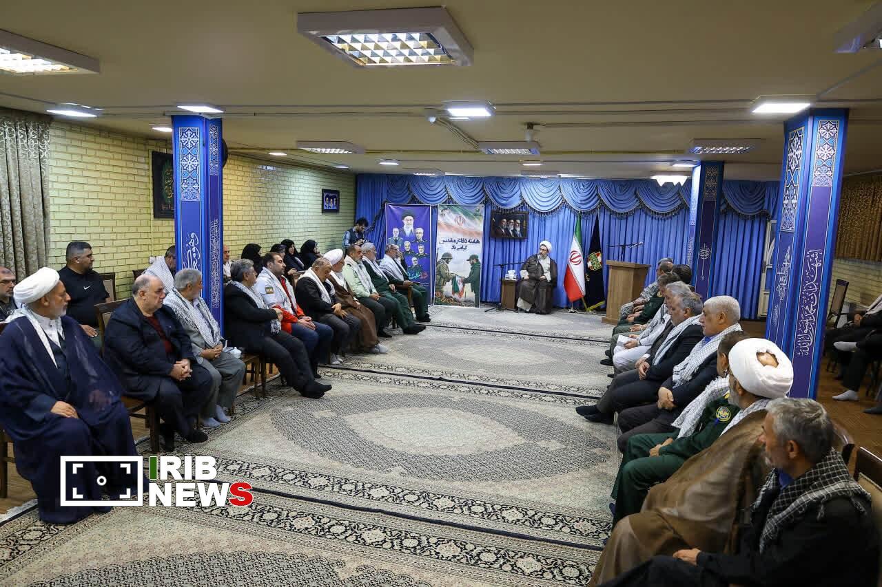 ایستادگی و وحدت رمز عبور از شرایط سخت است
