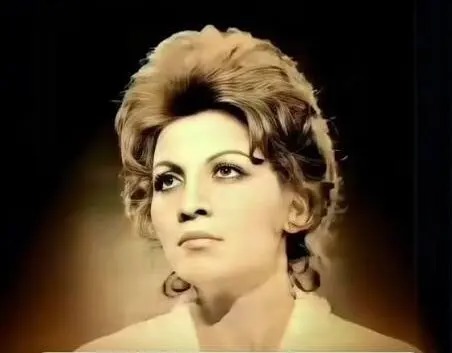 سفر در زمان؛ «سیما مافیها» خواننده قبل انقلاب، بعد ۴۰ سال و به همراه نوه اش؛ سال ۹۶