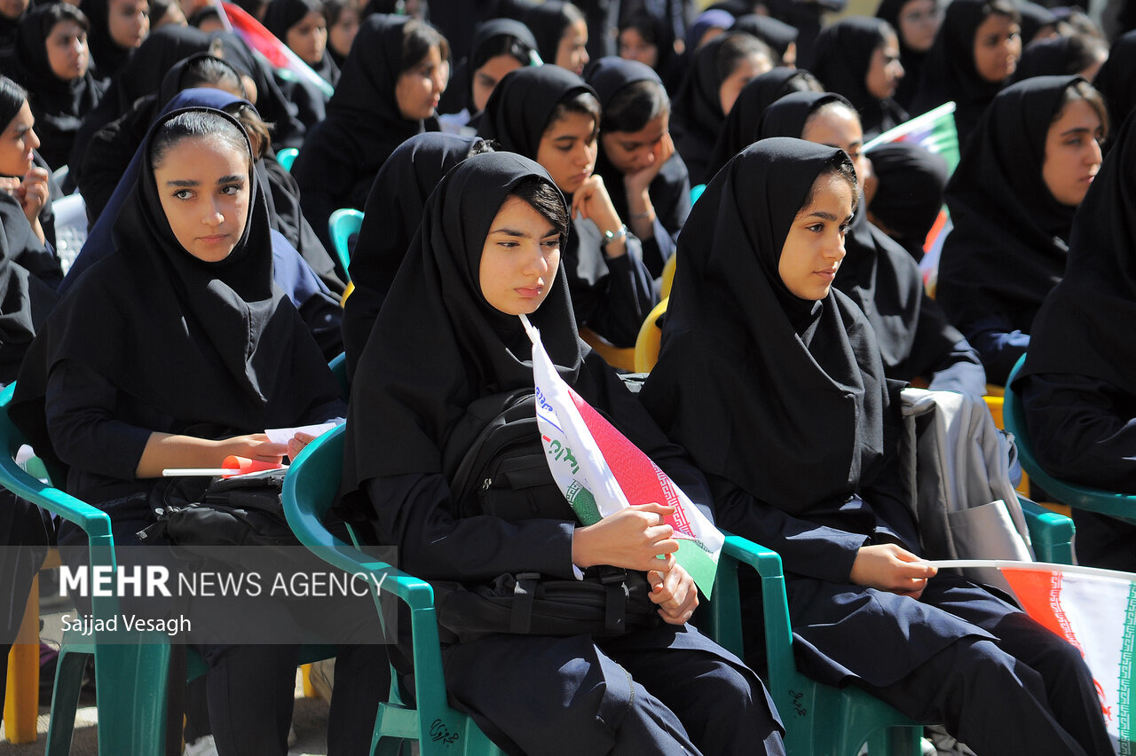 ۷۰۴ هزار دانش آموز آذربایجان غربی راهی مدرسه شدند؛ نواخته شدن زنگ مهر