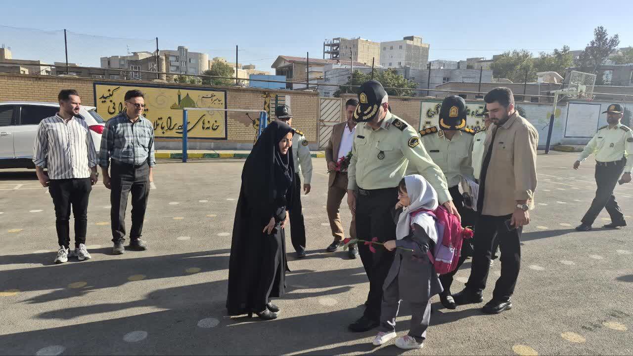شروعی متفاوت در سال تحصیلی جدید؛ یسنا تنها به مدرسه نرفت