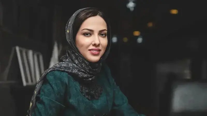 استعداد پنهان لیلا اوتادی بالاخره رو شد؛ هنرنمایی چشم‌نواز بازیگر زن سینما پشت چرخ سفالگری/ ویدئو