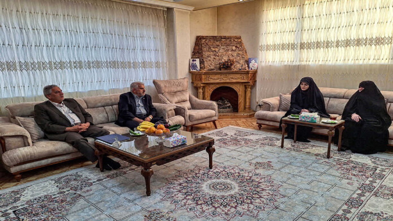 همسران شهدا نماد صبر و استواری در جامعه‌ هستند